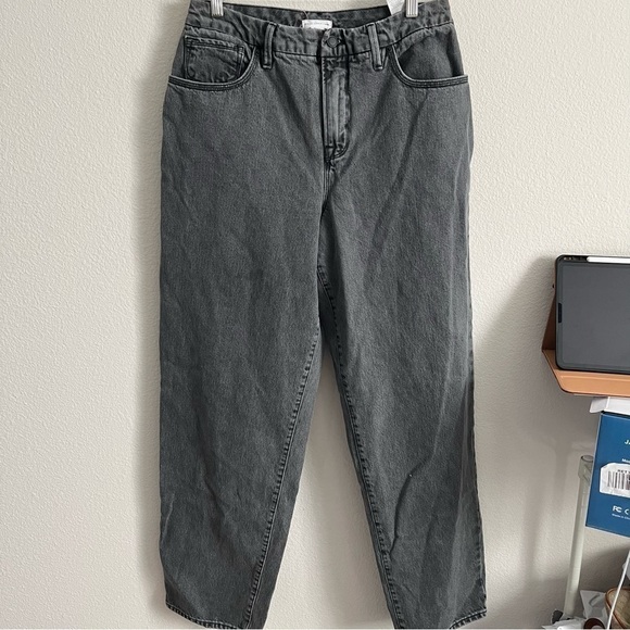 Good American 90s high rise loose fit jeans in a gray color size 6/28 - Picture 3 of 9